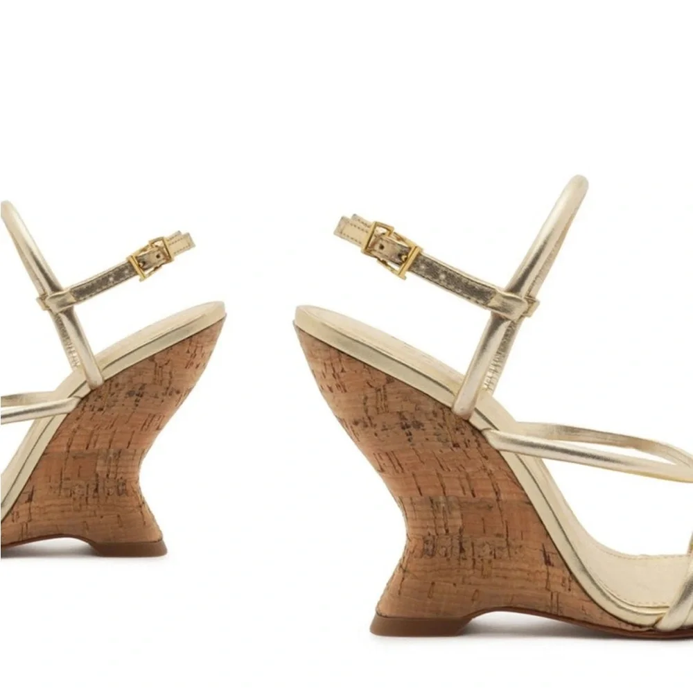 NWT Shultz Daryl Metallic Leather Sandal in Gold Metallic Size 10